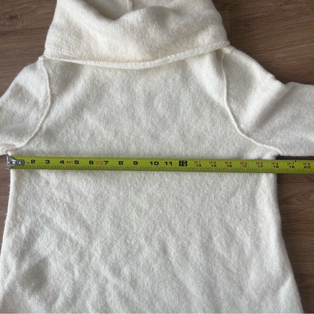 Anthropologie Akemi + Kin Ivory Cowl/Funnel Neck Fringe Hem Sweater Size S - Picture 7 of 8